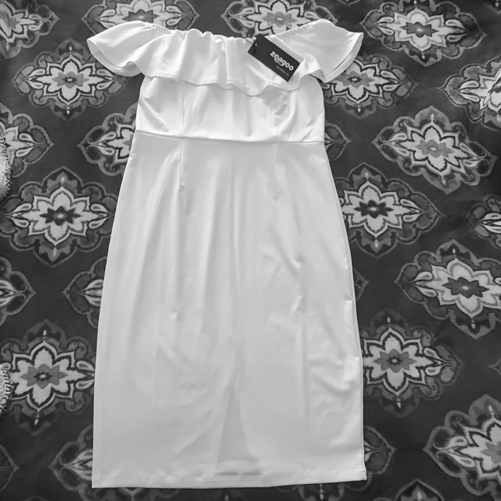 Half white women's ruffles off shoulder dress